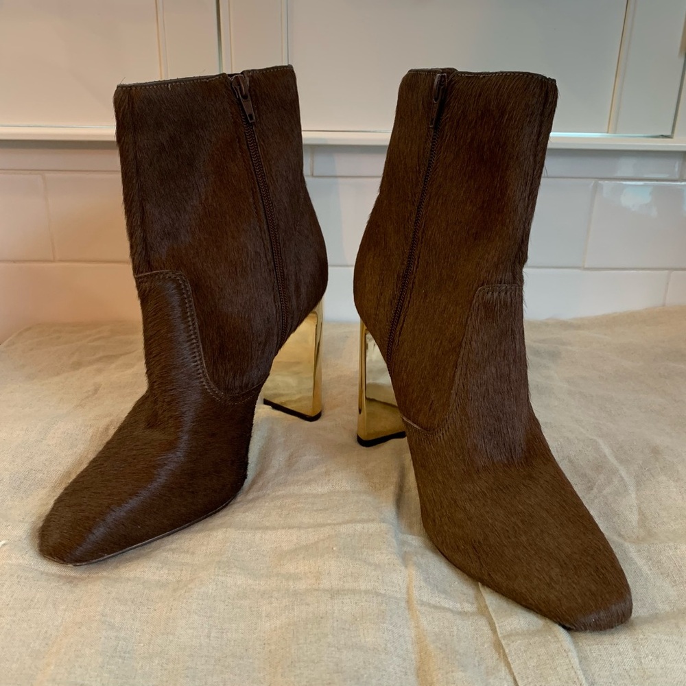 Gianni Bini Women 8.5 Mavis Calf Hair Brown Ankle Booties Heeled Pointed Toe NEW - Picture 1 of 7